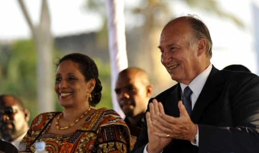 is Highness the Aga Khan and Her Excellency Madame Shadya Karume, First Lady of Zanzibar, at the inauguration ceremony for 