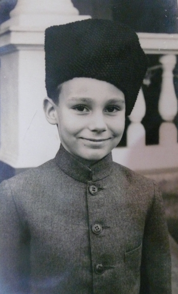 1900-2000-noorani-family-album-0294young-prince-karim-portrait