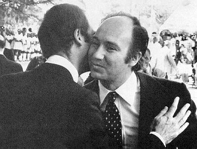 197602328f