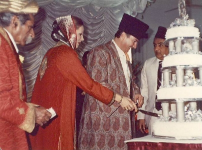 1982-India-cake001