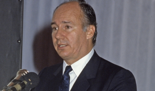 His Highness addressing the audience at the Aga Khan Award for Architecture (AKAA) 1986 ceremony. AKDN / Gary Otte 1986-11-25