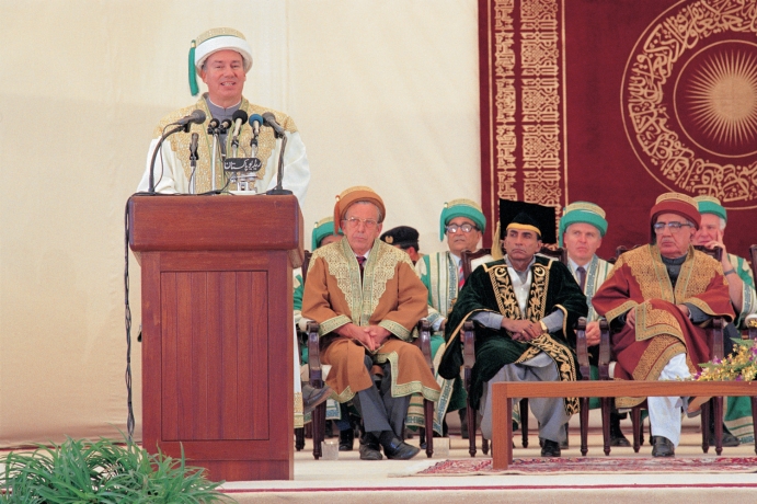 His Highness the Aga Khan addressing the audience at the Convocation Ceremony marking the first graduation of doctors 1989-03-20