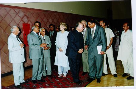 2000-12-16-pakist62