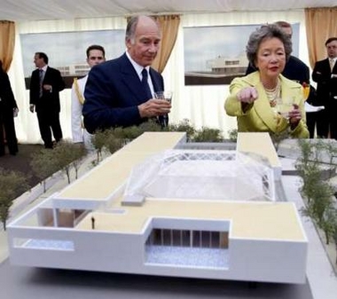 Hazar Imam showing former Governor General Adrienne Ckarkson the model of the new Ismaili Centre in Toronto Hazar Imam showing former Governor General Adrienne Ckarkson the model of the new Ismaili Centre in Toronto