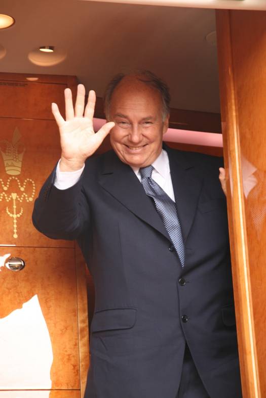 Hazar Imam waves to Murids from His plane during 2007 visit to East Africa