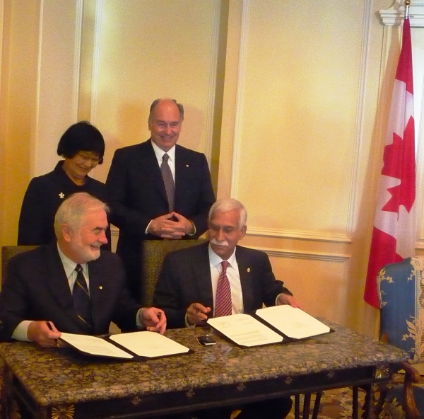 20081123-Canada-Toronto-McMaster-AKU-MOUc