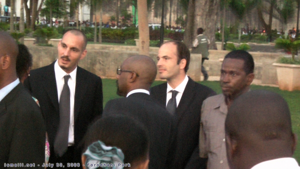 2009-07-30-zanzibar-forodhani-park-ceremony-0112
