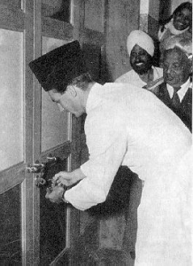 Mowlana Hazar Imam at the opening of a mosque in Kampala  1959-09-17