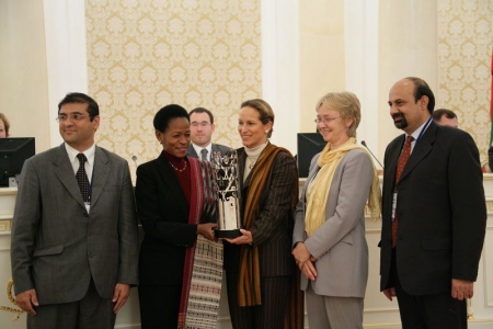 Princess Zahra Aga Khan receiving the BSHF/World Habitat Award in Kazan, 4 October 2006. From left, Hafiz Sherali, Chairman of t