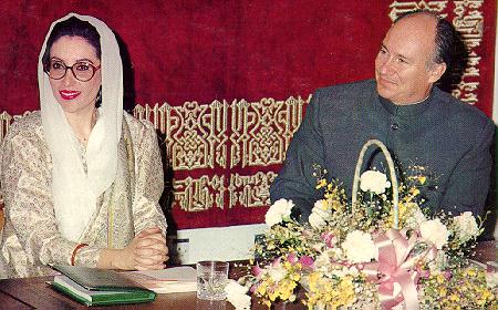 : Mowlana Hazar Imam and Prime Minister Mohtarama Benazir Bhutto at the Seminar on the role of an Academic Health Sciences Centr