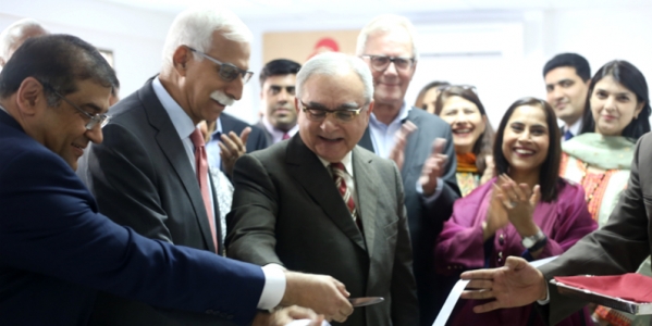 Munnawar Hamid, Member of Board of Trustees and Firoz Rasul, President, Aga Khan University inaugurate AKUH’s new medical centre