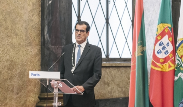 The Mayor of Porto Mr Rui Moreira addresses the gathering on the occasion of the presentation of the Keys to the City of Porto t