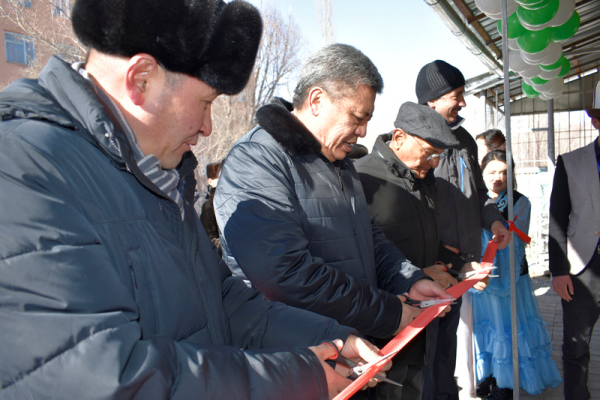 From L to R: The milk processing workshop was officially opened by Nurbek Moldokadyrov, Mayor of Naryn town, and Emilbek Alymkul