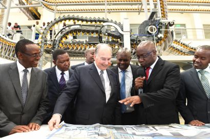 His Highness the Aga Khan admires the first print copy of the Daily Nation off the new printing press 