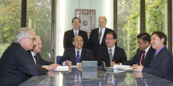 Penang Chief Minister Lim Guan Eng (top left) and High Highness Aga Khan (top, right) with delegates from the Aga Khan Trust