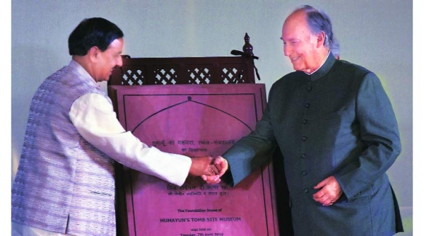 Minister Mahesh Sharma with His Highness the Aga Khan on Tuesday. (Source: Express Photo by Neeraj Priyadarshi) 