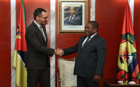 Prince Rahim is welcomed to the Presidential Palace in Maputo, by Filipe Nyusi, President of Mozambique. [PhotoO: Akbar Hakim/IP