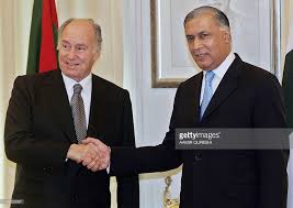 Pakistani Prime Minister Shaukat Aziz (R) shakes hands with visiting Prince Karim Aga Khan