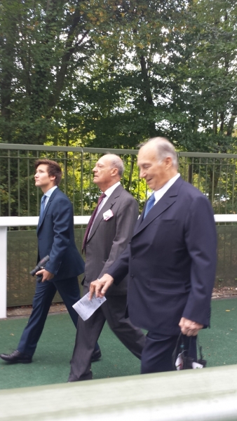 Hazar Imam with Prince Amyn and Prince Aly Mohamed arrive at Chantilly 2016-10-02