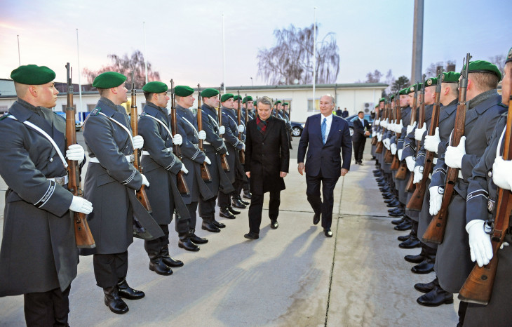 Guard of honour for Hazar Imam in Germany 2004