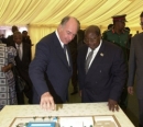 His Highness the Aga Khan and His Excellency President Mkapa viewing the model of the Phase II development of the Aga Khan Hospi