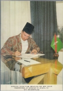 1986 - Imam Signing the Ismaili Constitution