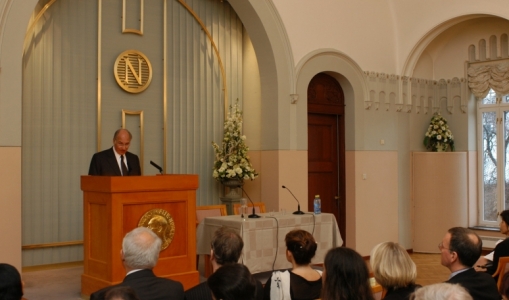 His Highness the Aga Khan delivers his address entitled, "Democratic Development, Pluralism and Civil Society", at the Norwegian