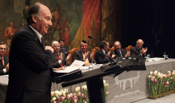His Highness the Aga Khan makes his acceptance remarks at the Royal Foundation ceremony in Toledo. 