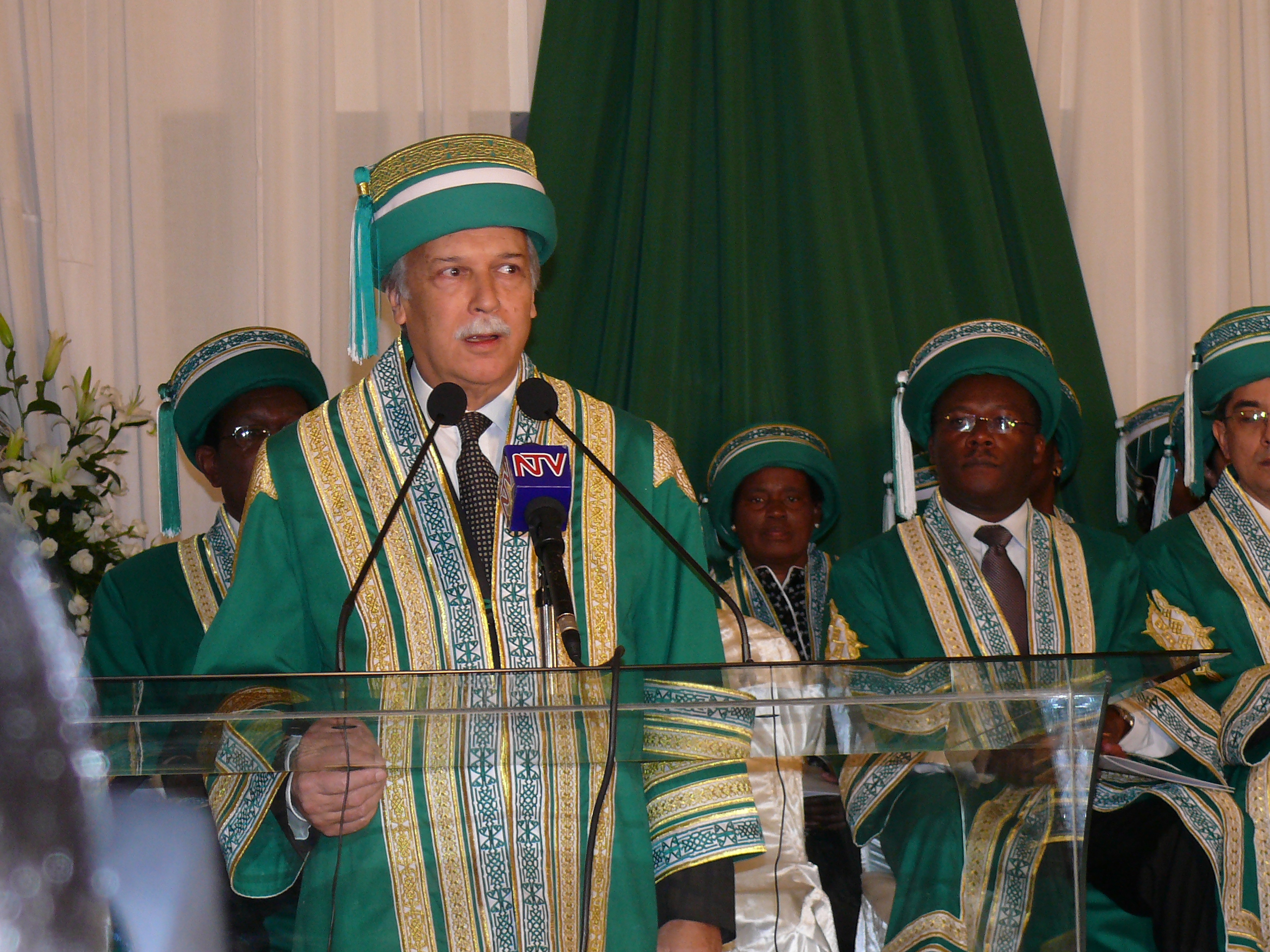 2009 01 21 Aku Graduation Ambassador Dehlavi518