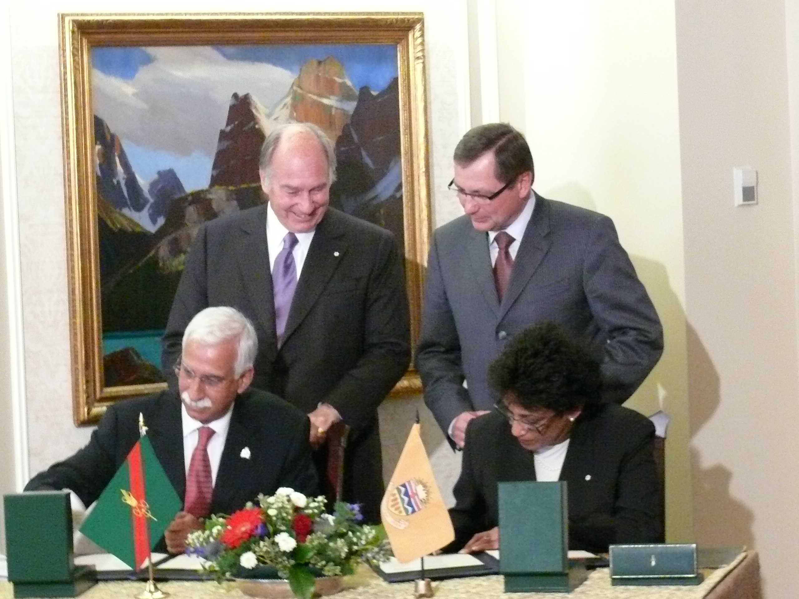 2009 06 09 Edmonton Mou Aga Khan And Stelmach Witnessing Signature