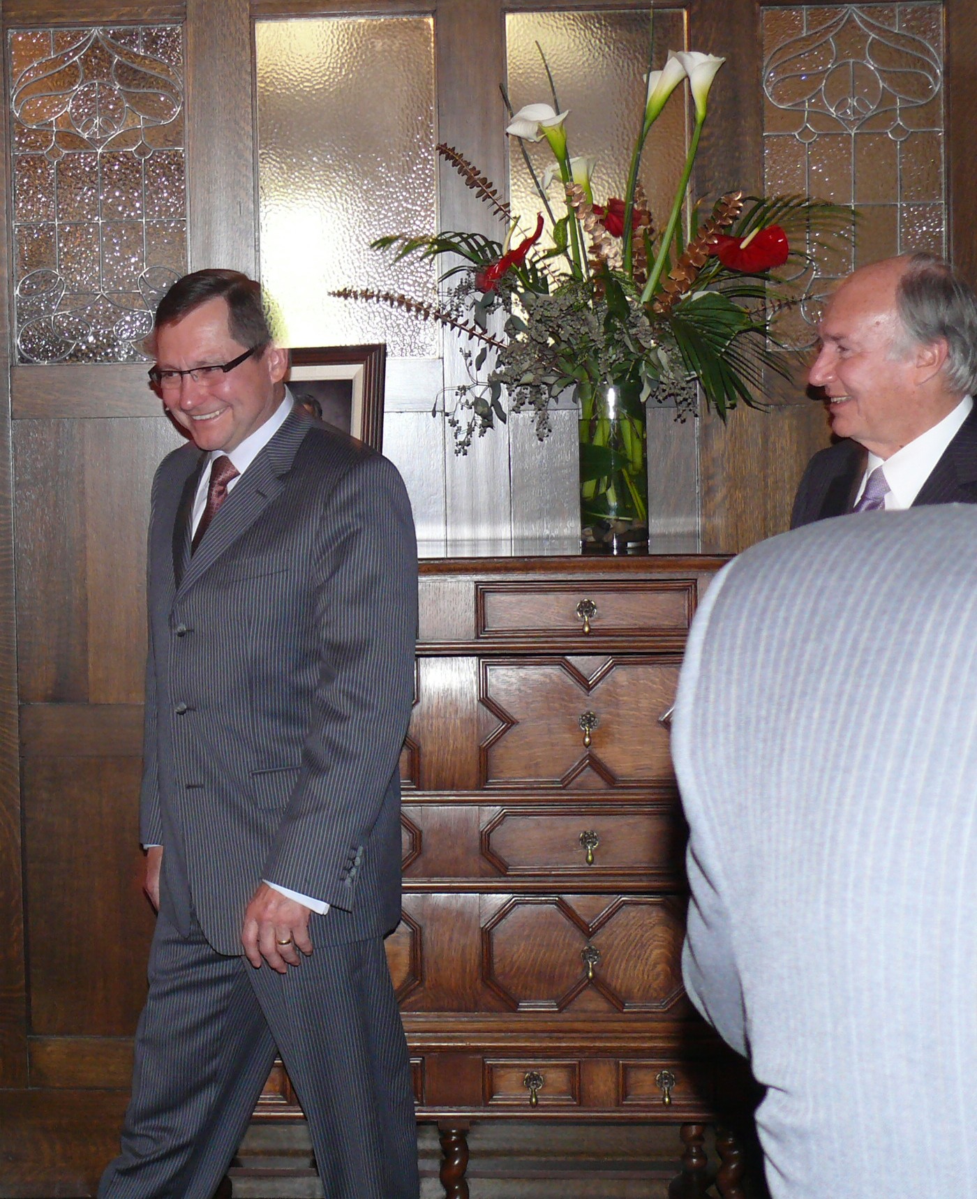 2009 06 09 Edmonton Mou Alberta Premier Stelmach Arriving