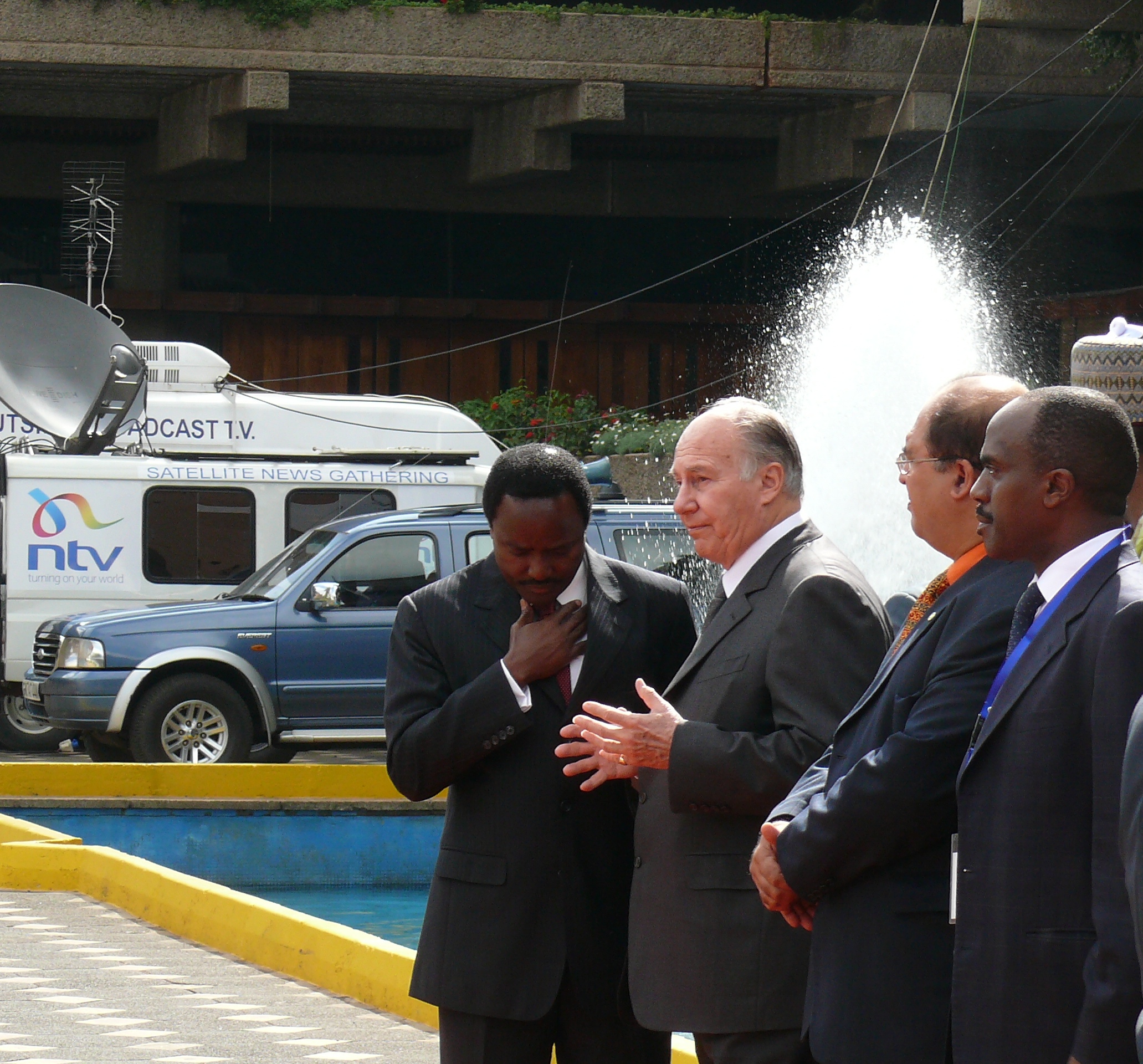 2010 03 18 And 19 Media Conference Nairobi Nation 50 Years Aga Khan And Vp Kalonzo Musiyoka P1090669