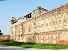 Lahore Fort’s Picture Wall conservation kicks off in partnership with Aga Khan Trust for Culture.