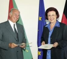 CIDA w/photo - H.H. THE AGA KHAN AT THE BERLIN CONFERENCE - 2004-03-31
