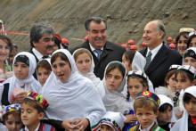  Hazar Imam joins leaders of Tajikistan and Afghanistan to lay foundation of fifth cross-border bridge 2011-10-31