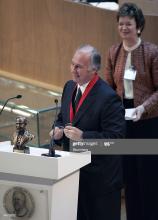 Speech - AGA KHAN RECIEVES CARNEGIE MEDAL</I> - 2005-10-04