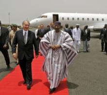 Une nouvelle compagnie au Mali - AGA KHAN FUND AND MALI JOIN FOR NEW AIRLINE - 2005-02-18